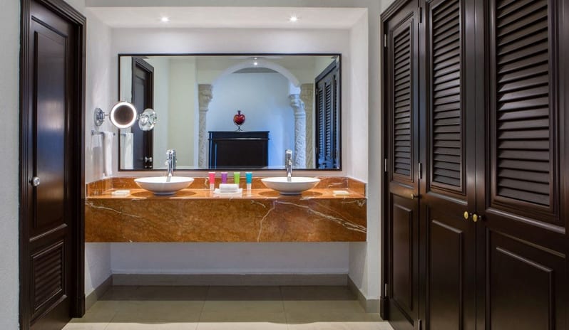 Hyatt Zilara Cancun-Ocean View Swim Up Suite King 4_13322